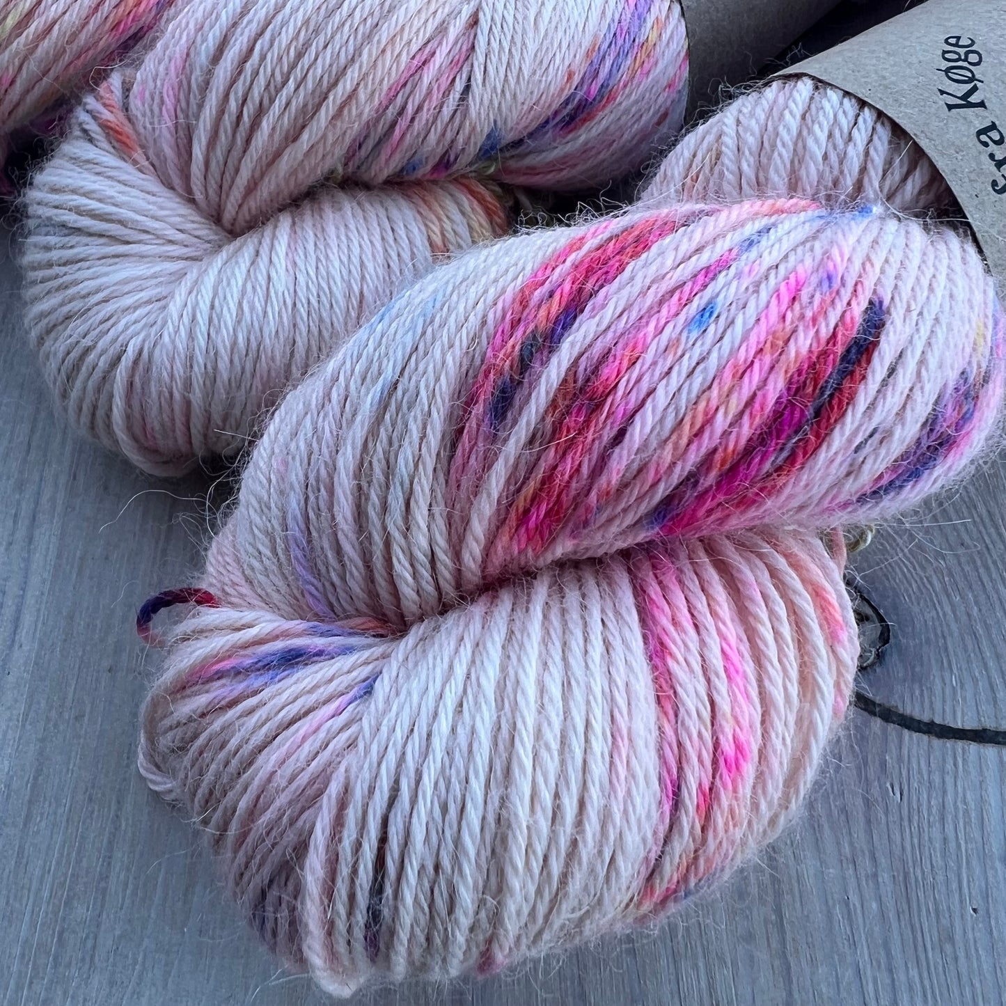 Garn fra Køge Alpaca/Silk (syrefarvet) farve: Veras sjal