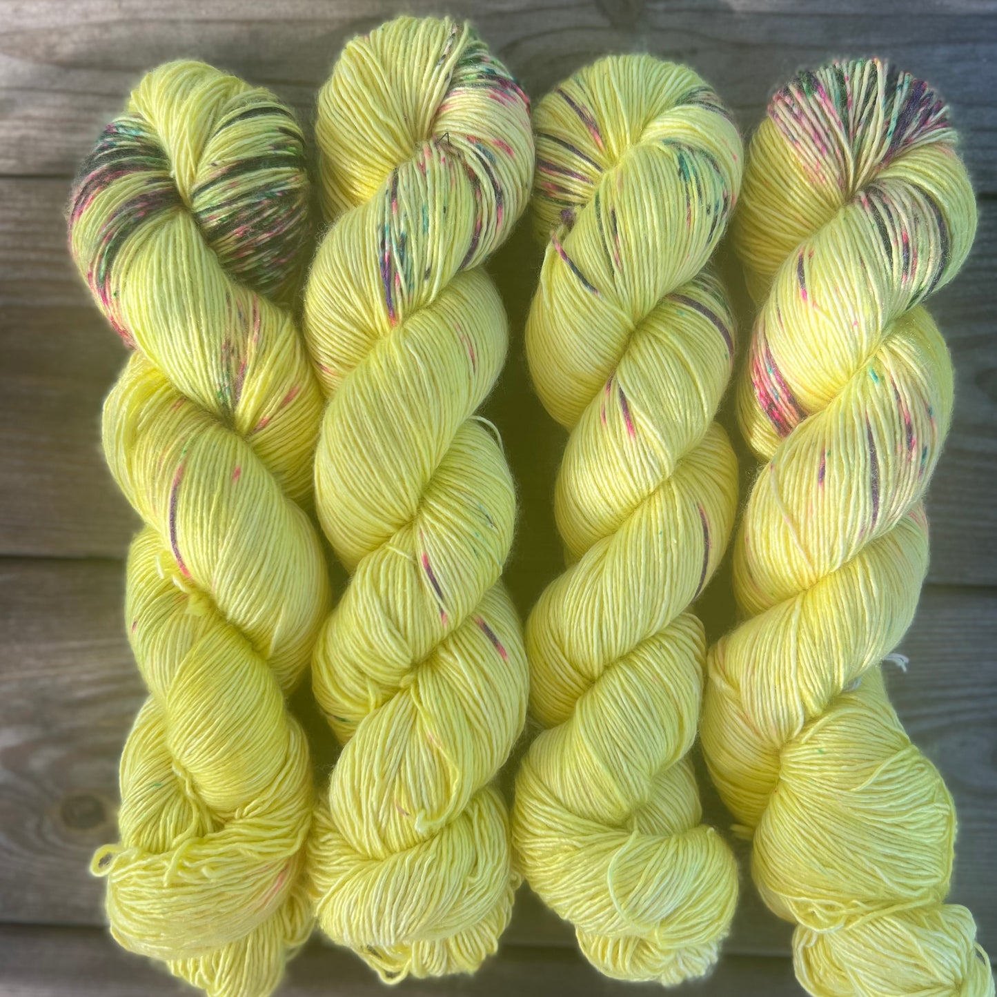 Garn fra Køge håndfarvet merino/silke farve: Lemon Zing