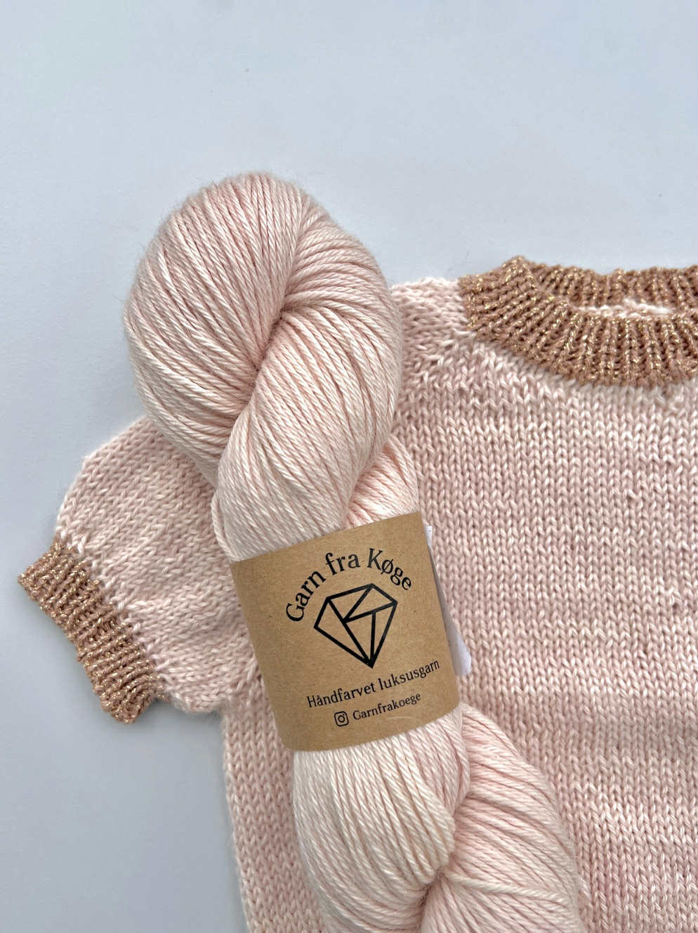 Garn fra Køge Plantefarvet Alpaca/silk farve: cochenille 01