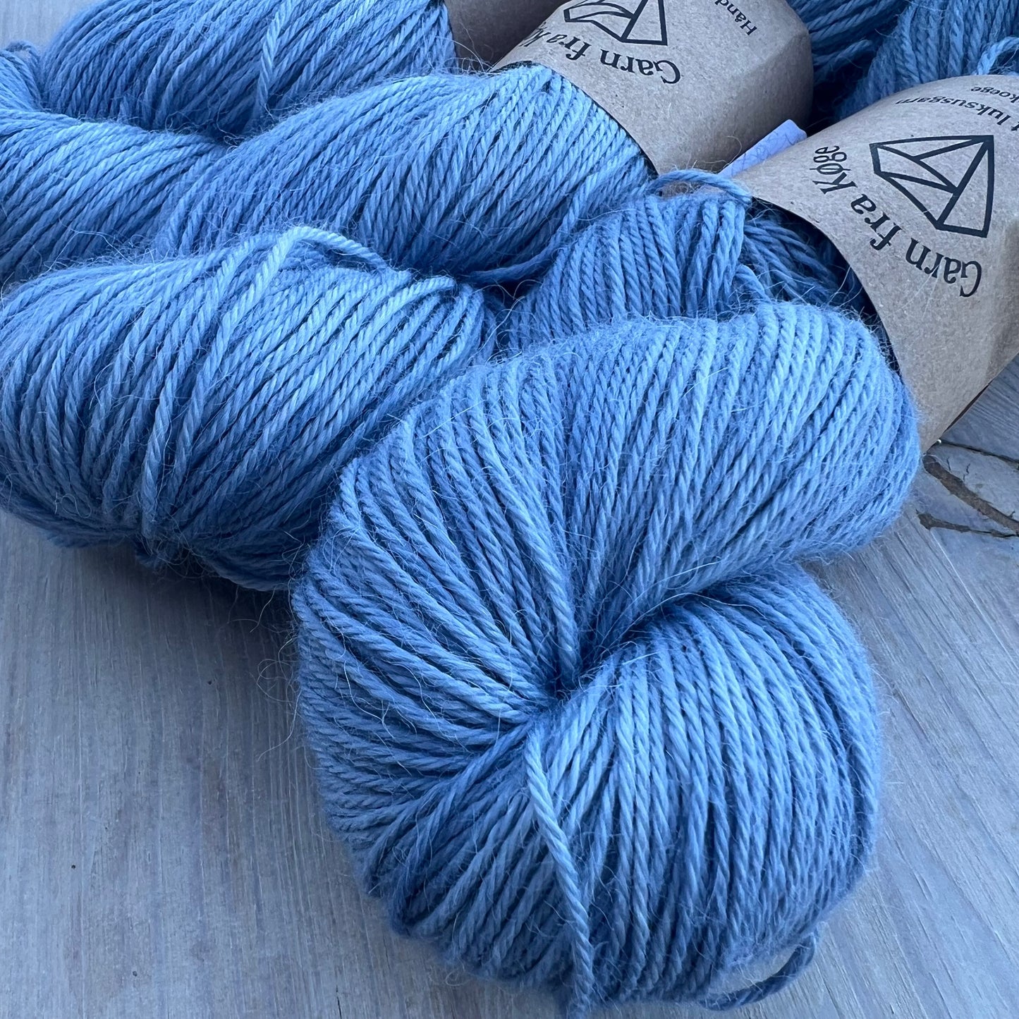 Garn fra Køge (syrefarvet) Alpaca/silk farve: Hibiscus