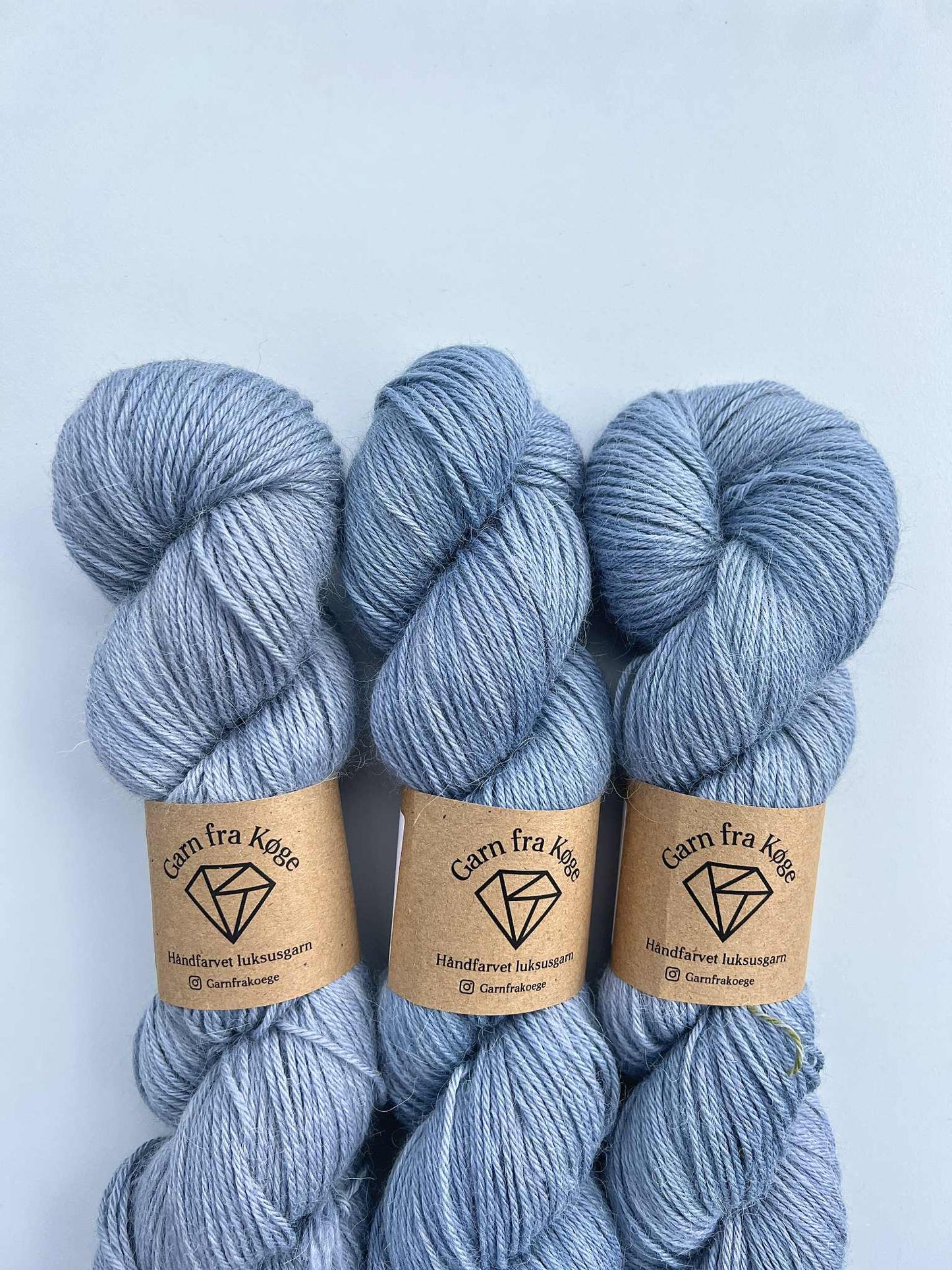 Garn fra Køge Plantefarvet Alpaca/silk farve: Hibiscus 04