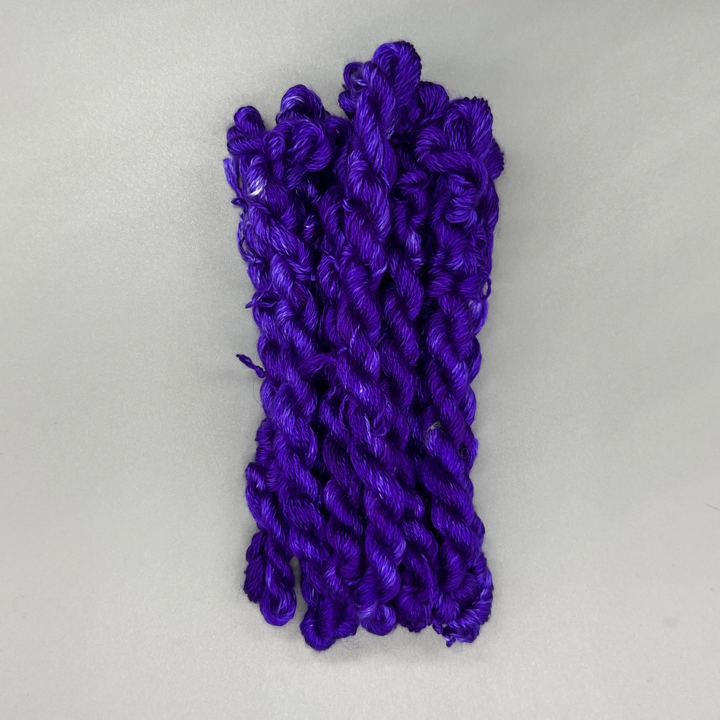 Garn Fra Køge Håndfarvet Broderigarn, Silke - Lilla