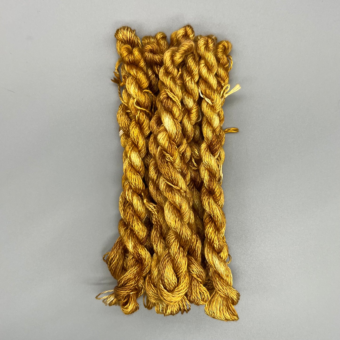 Garn Fra Køge Håndfarvet Broderigarn, Silke - Ravfarvet
