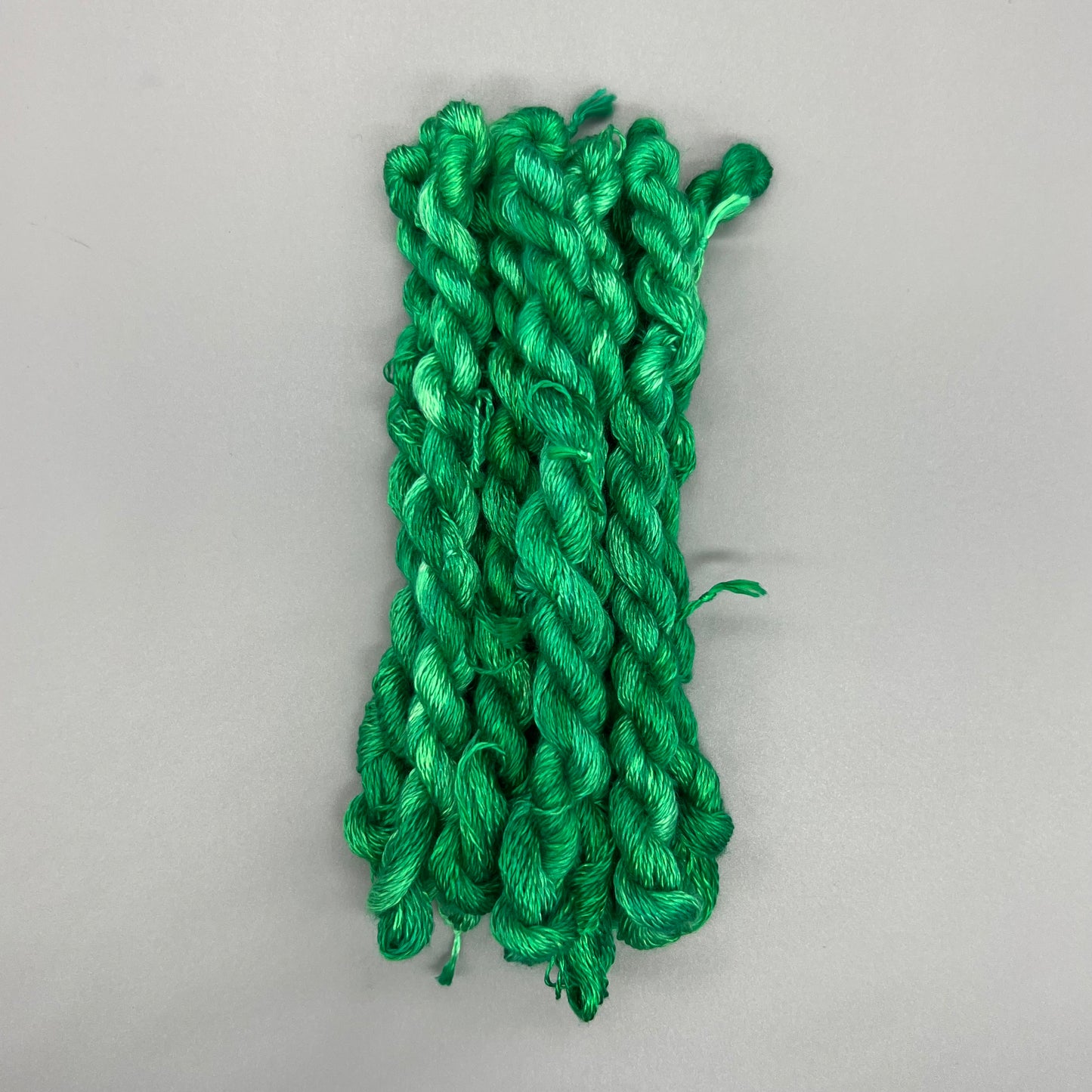 Garn Fra Køge Håndfarvet Broderigarn, Silke - Mørkegrøn