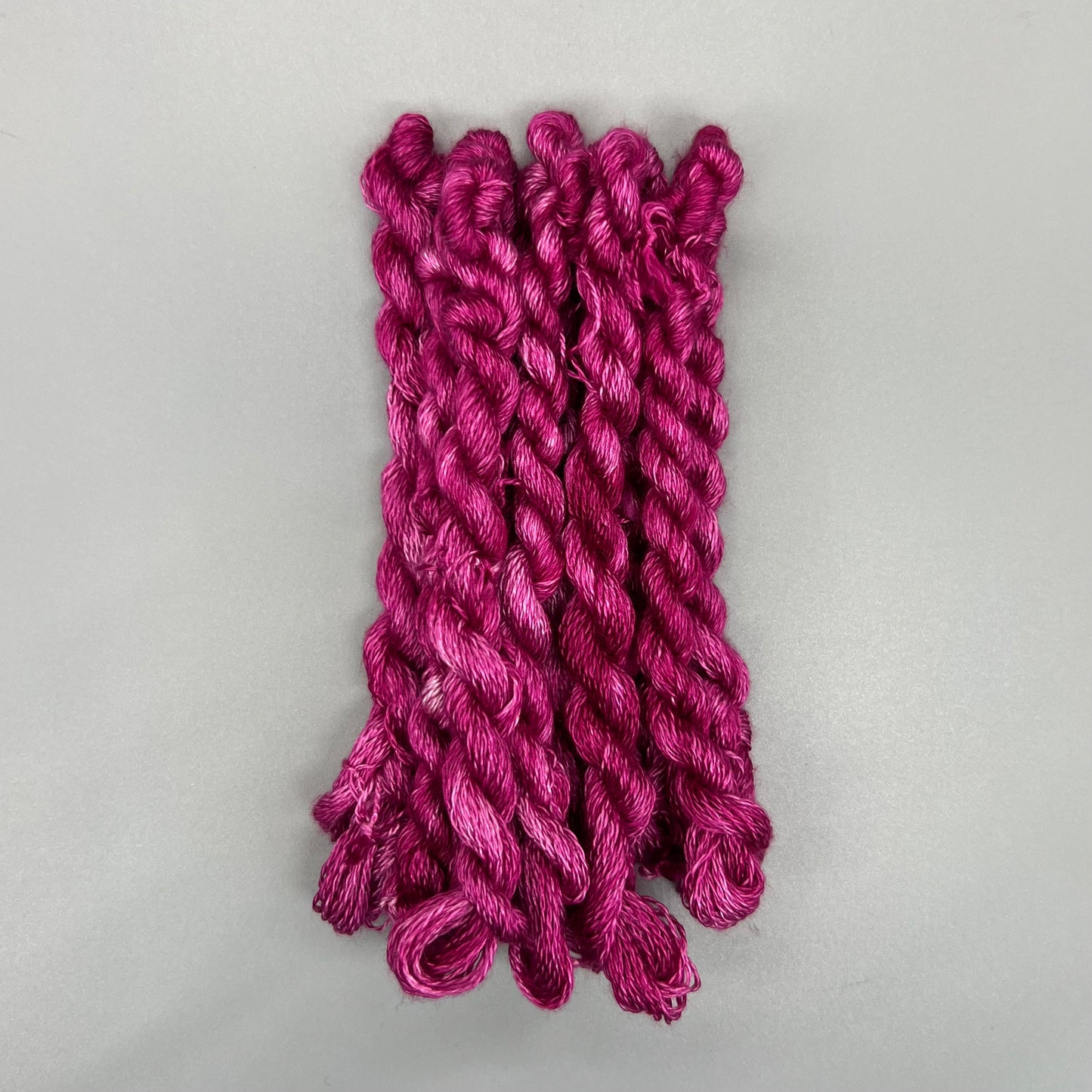 Garn Fra Køge Håndfarvet Broderigarn, Silke - Blommefarvet