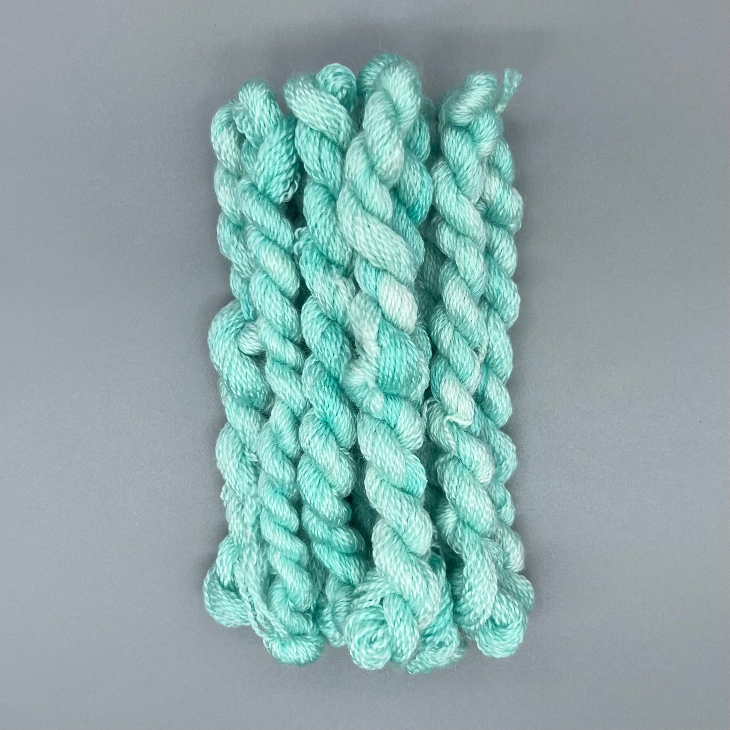 Garn Fra Køge Håndfarvet Broderigarn, Uld/Silke - Lys Blå