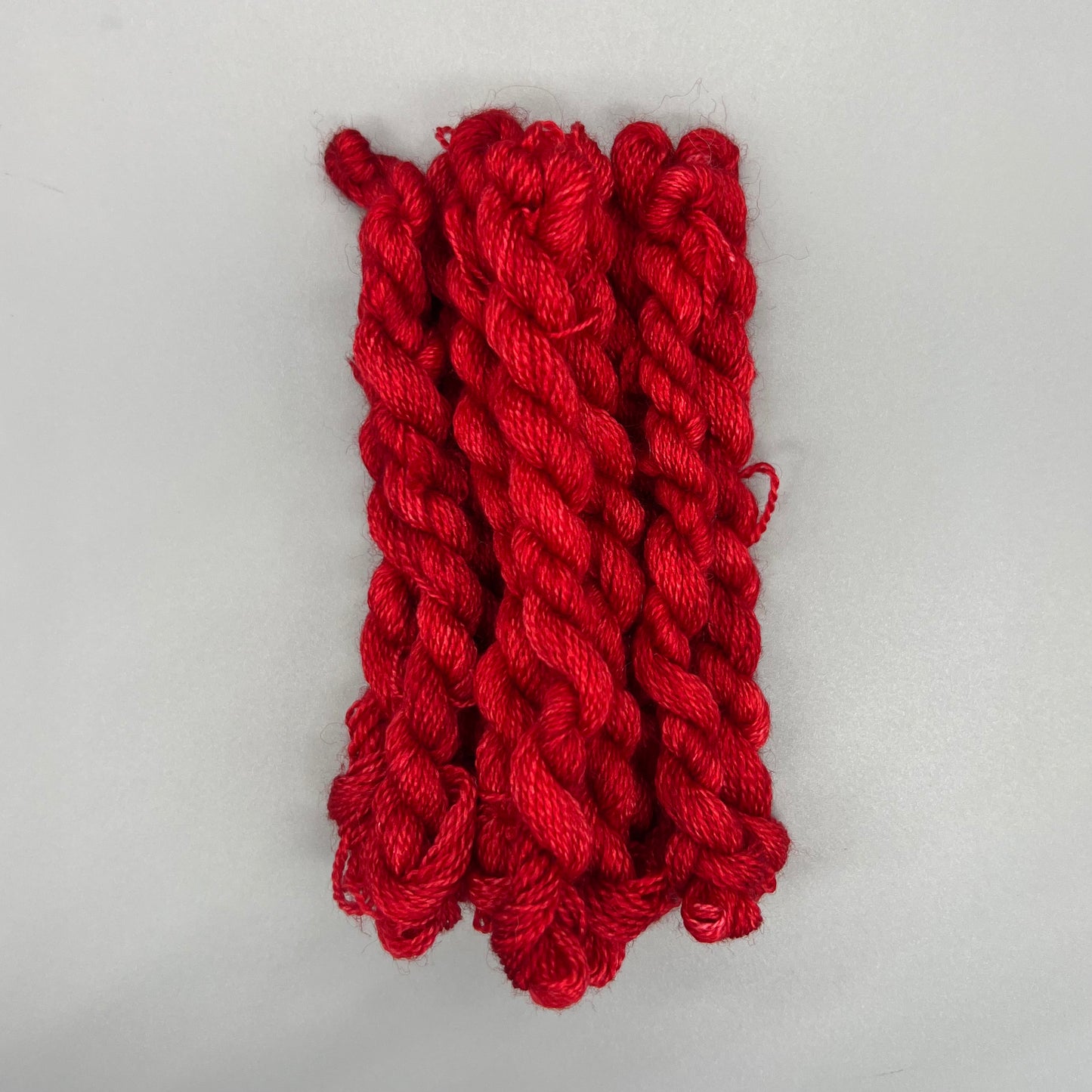 Garn Fra Køge Håndfarvet Broderigarn, Uld/Silke - Rød