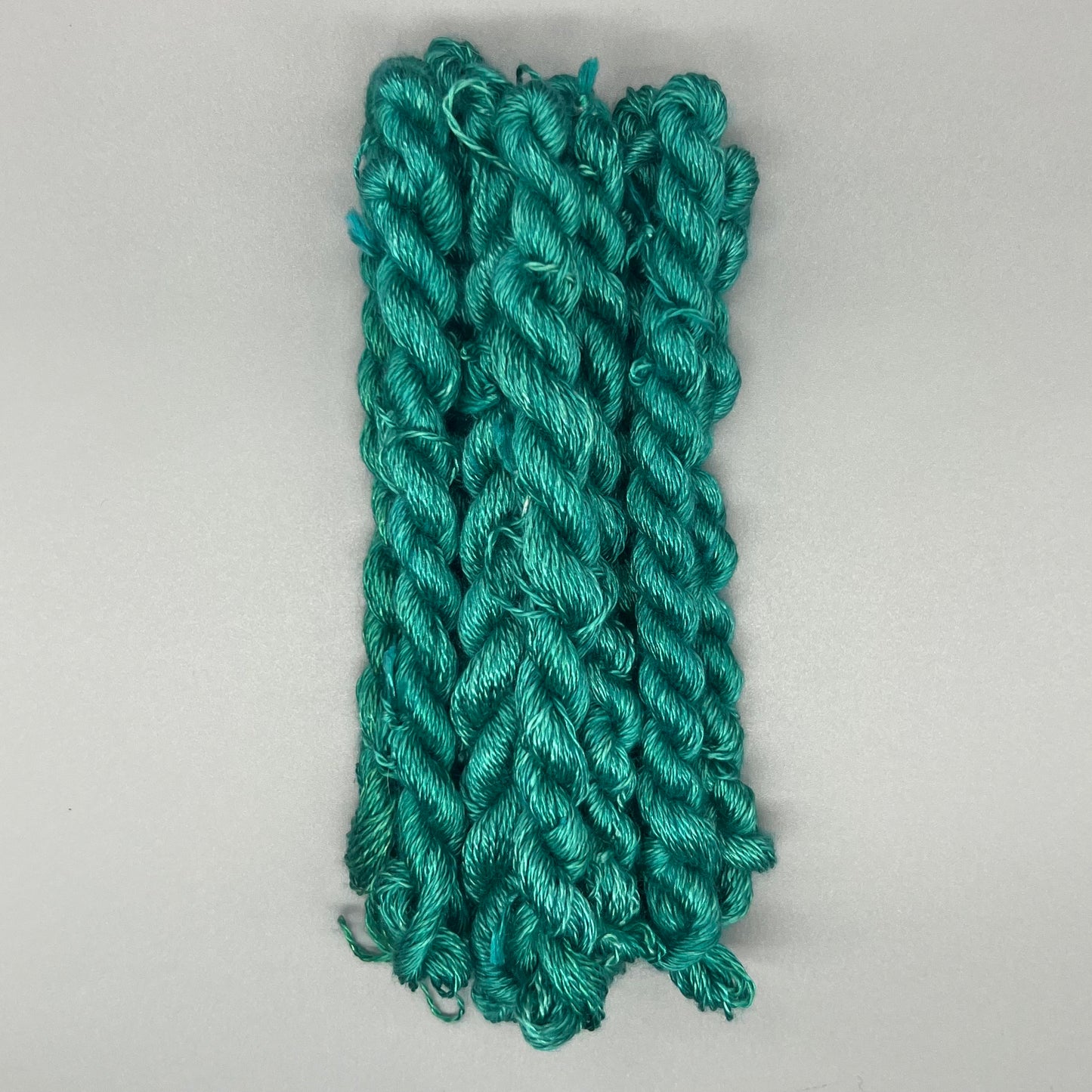 Garn Fra Køge Håndfarvet Broderigarn, Silke - Flaskegrøn