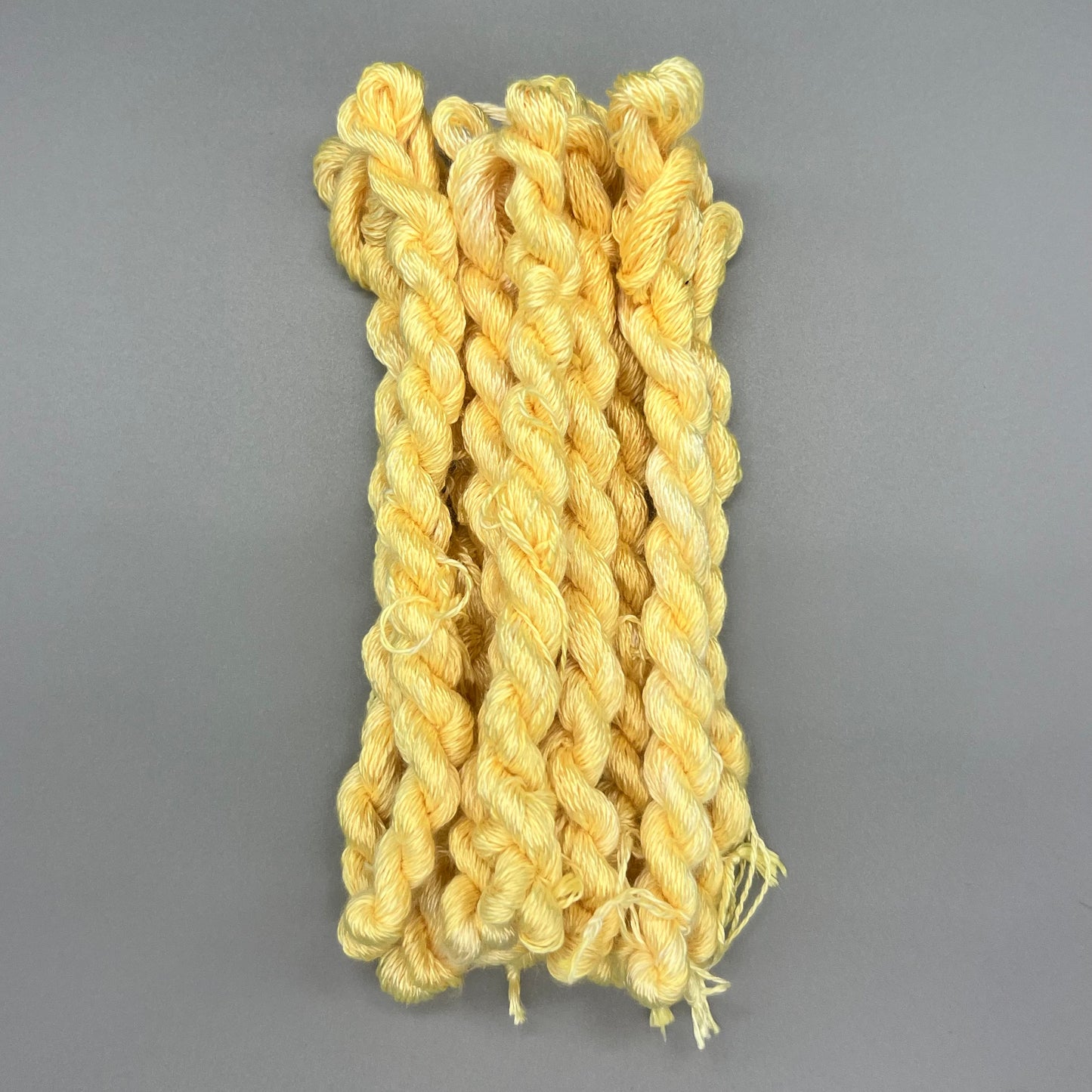 Garn Fra Køge Håndfarvet Broderigarn, Silke - Gul