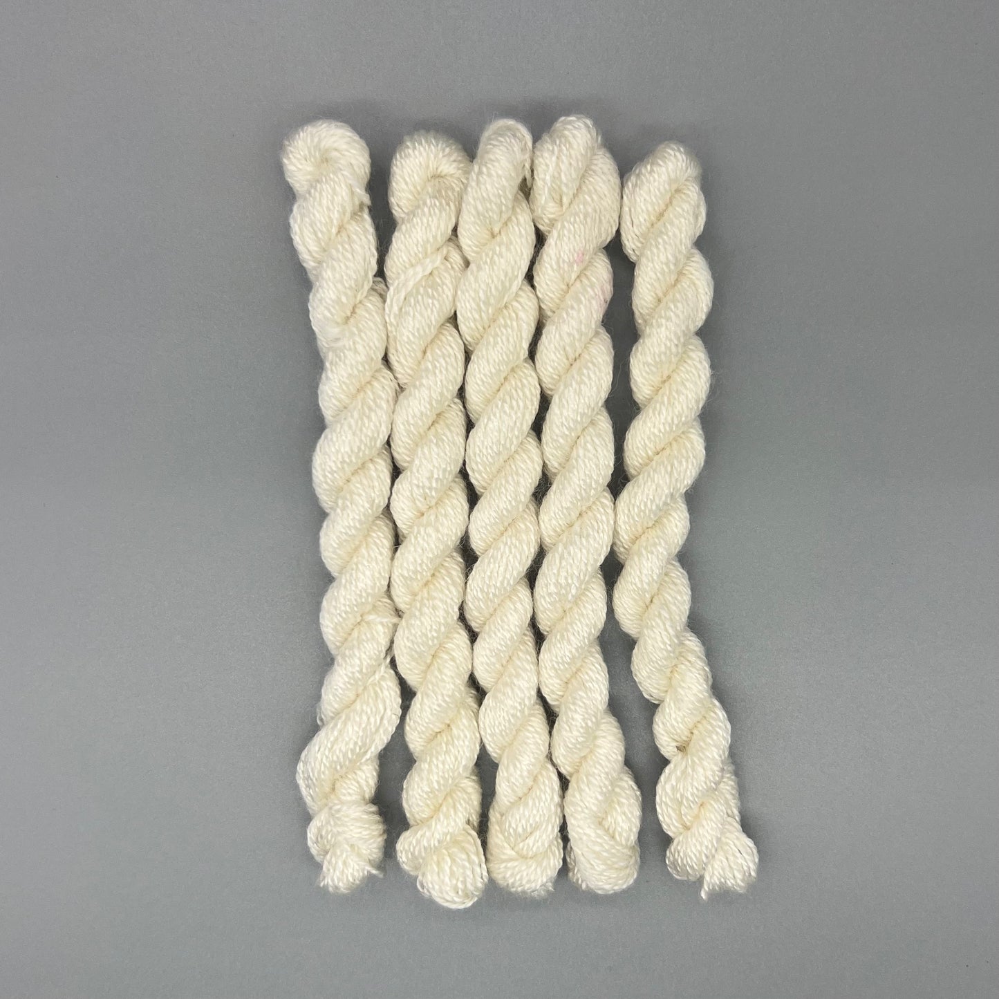 Garn Fra Køge Håndfarvet Broderigarn, Uld/Silke - Hvid