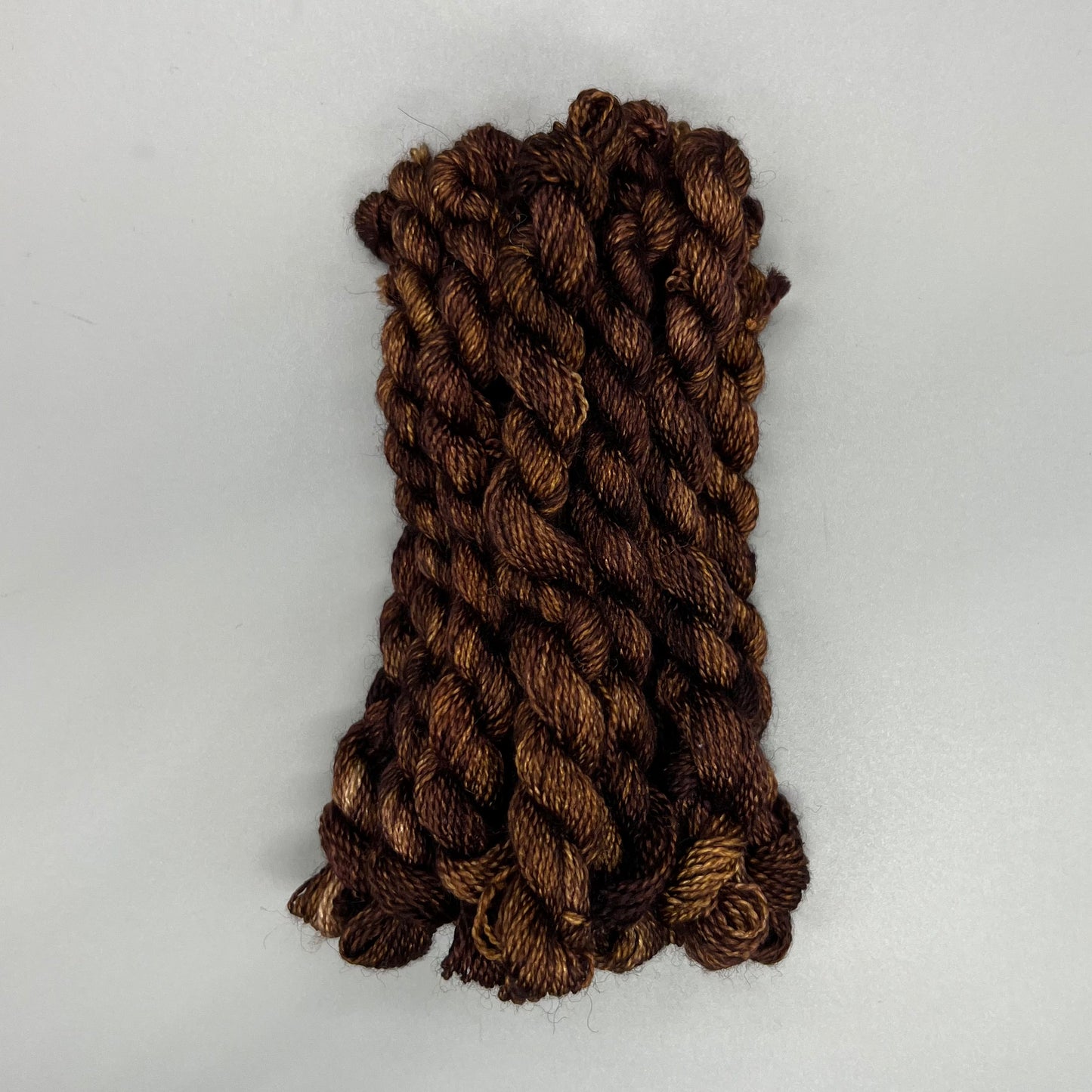 Garn Fra Køge Håndfarvet Broderigarn, Uld/Silke - Meleret Brun