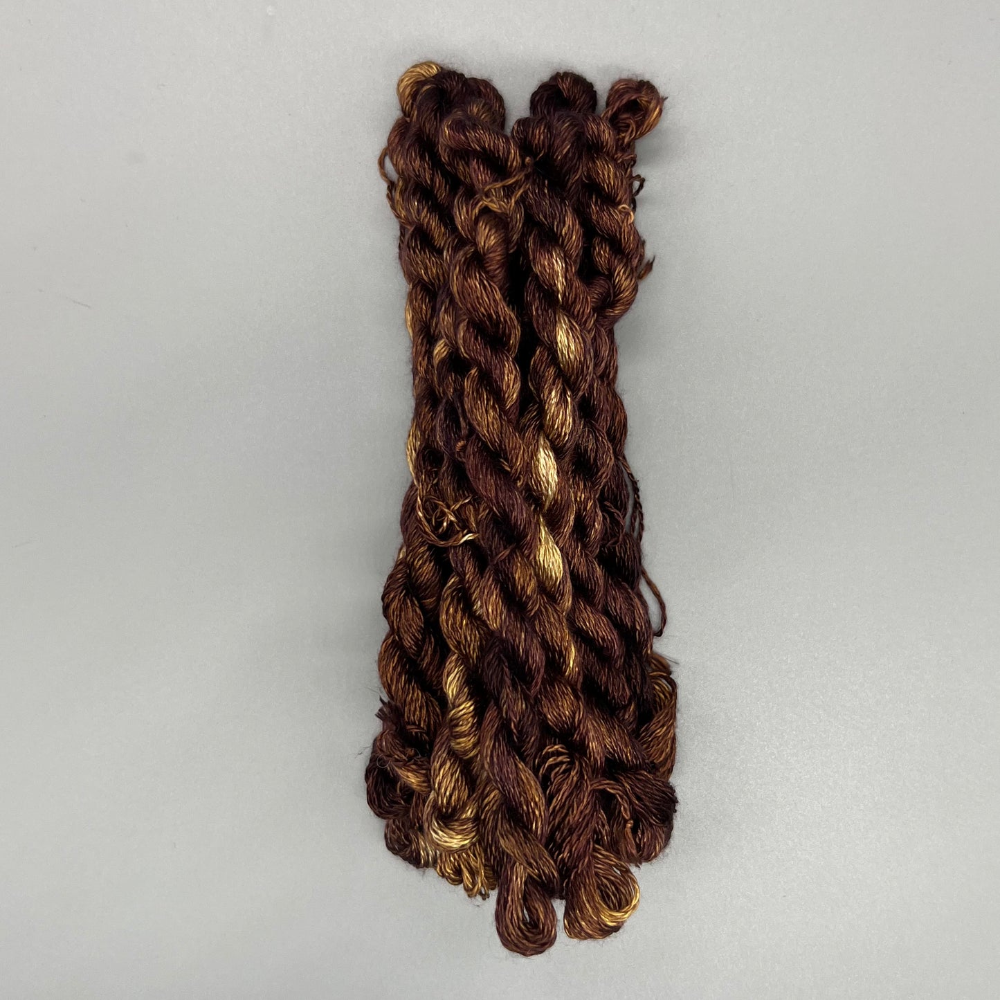 Garn Fra Køge Håndfarvet Broderigarn, Silke - Meleret Brun