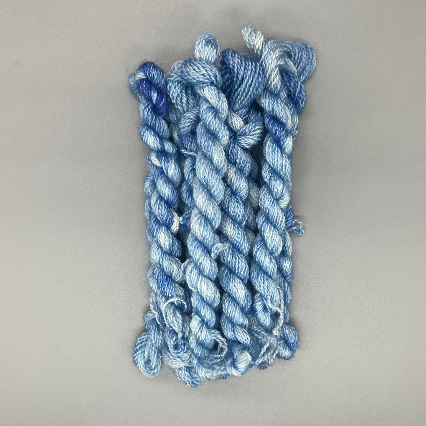 Garn Fra Køge Håndfarvet Broderigarn, Uld/Silke - Blå
