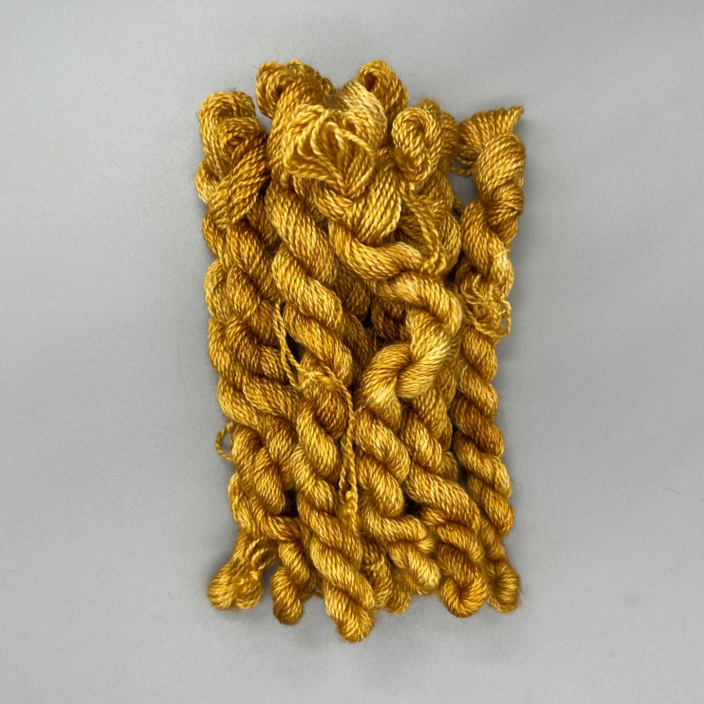 Garn Fra Køge Håndfarvet Broderigarn, Uld/Silke - Ravgul