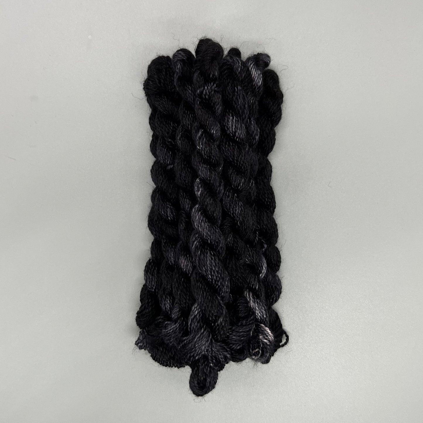 Garn Fra Køge Håndfarvet Broderigarn, Uld/Silke - Antracit