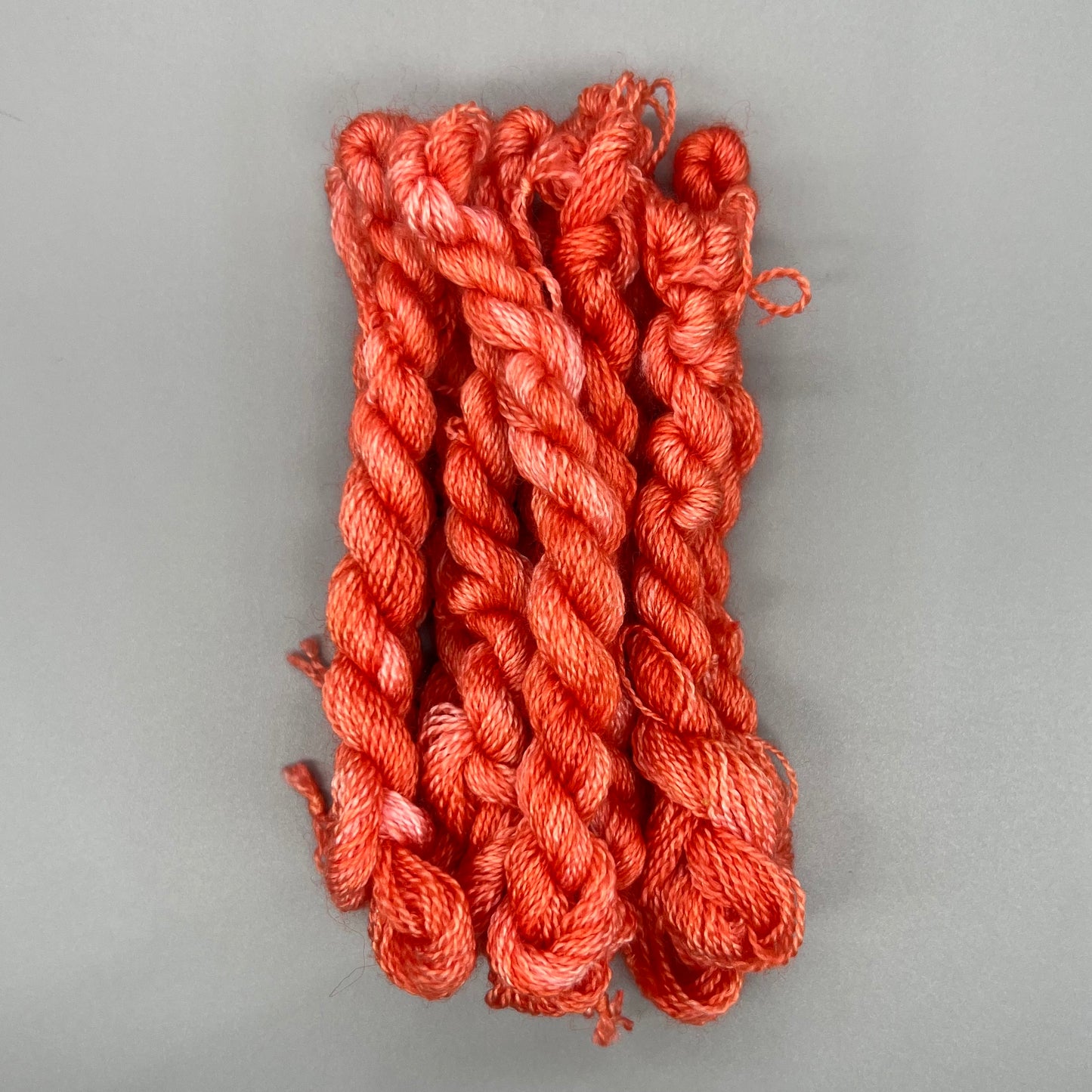 Garn Fra Køge Håndfarvet Broderigarn, Uld/Silke - Koral