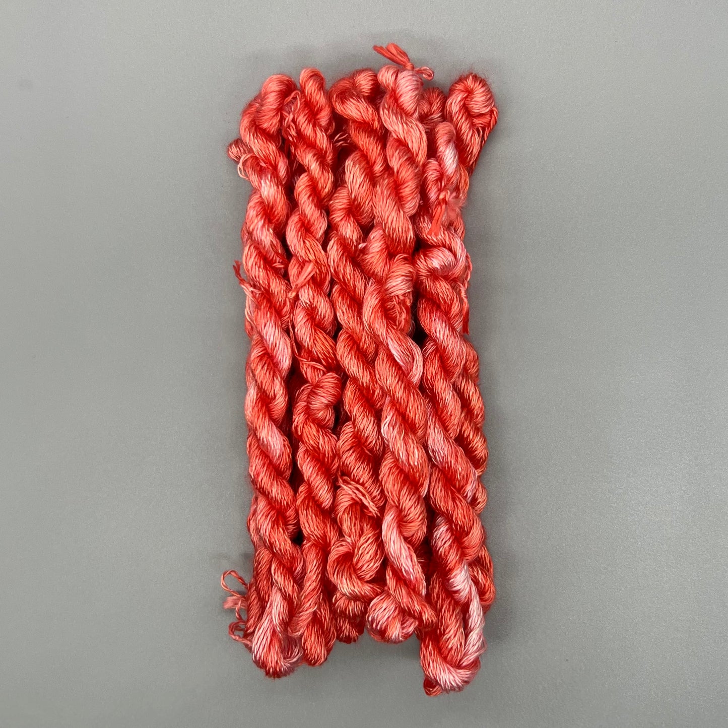 Garn Fra Køge Håndfarvet Broderigarn, Silke - Koral