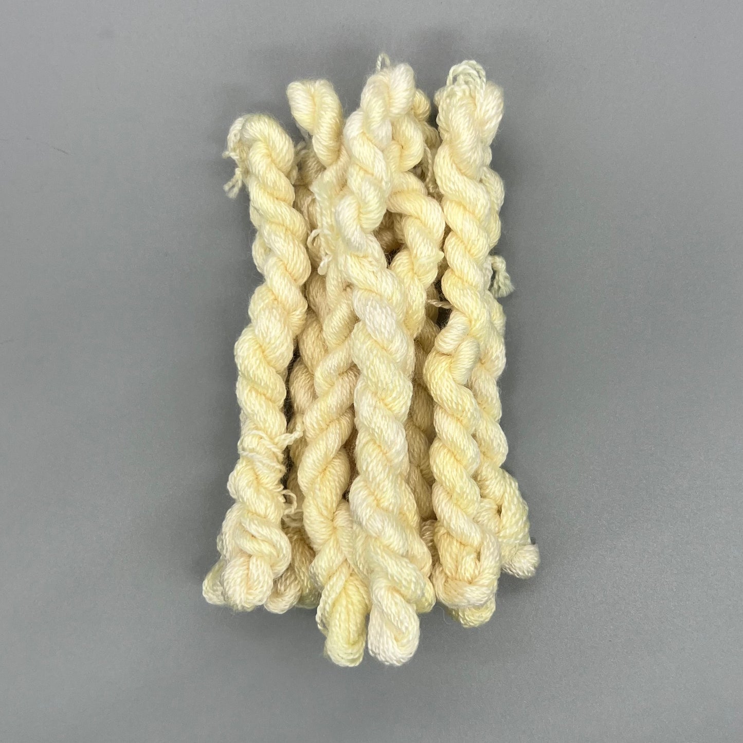 Garn Fra Køge Håndfarvet Broderigarn, Uld/Silke - Råhvid