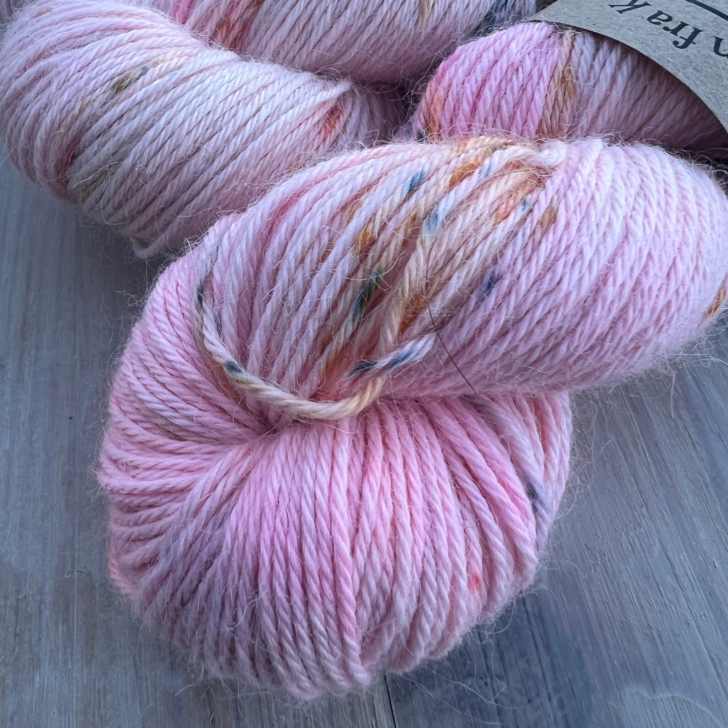 Garn fra Køge Alpaca/Silk (syrefarvet) farve: Veras sjal