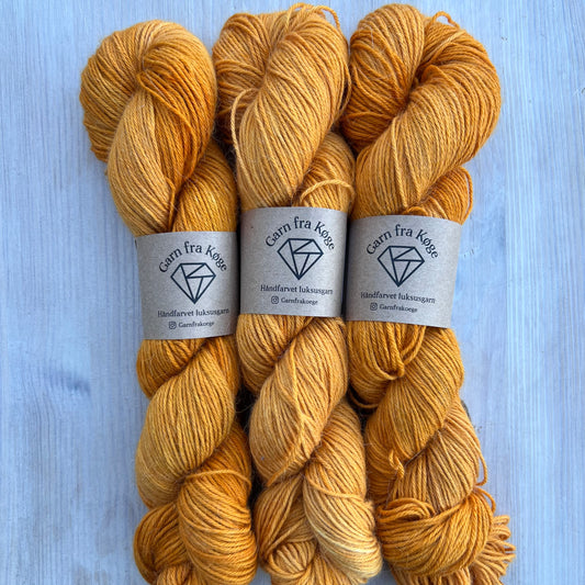 Garn fra Køge Alpaca/silk (syrefarvet) farve karry
