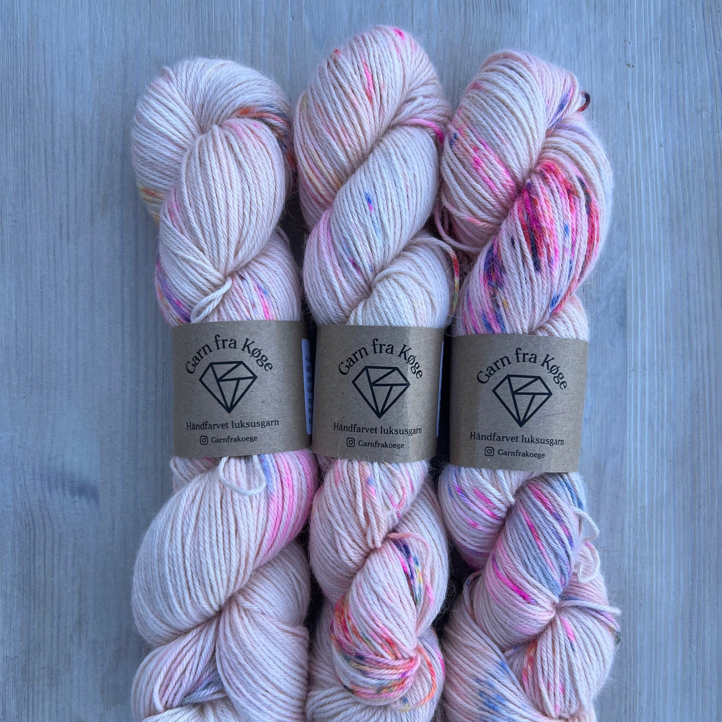 Garn Fra Køge Alpaca/Silk (syrefarvet) farve Baby fregner