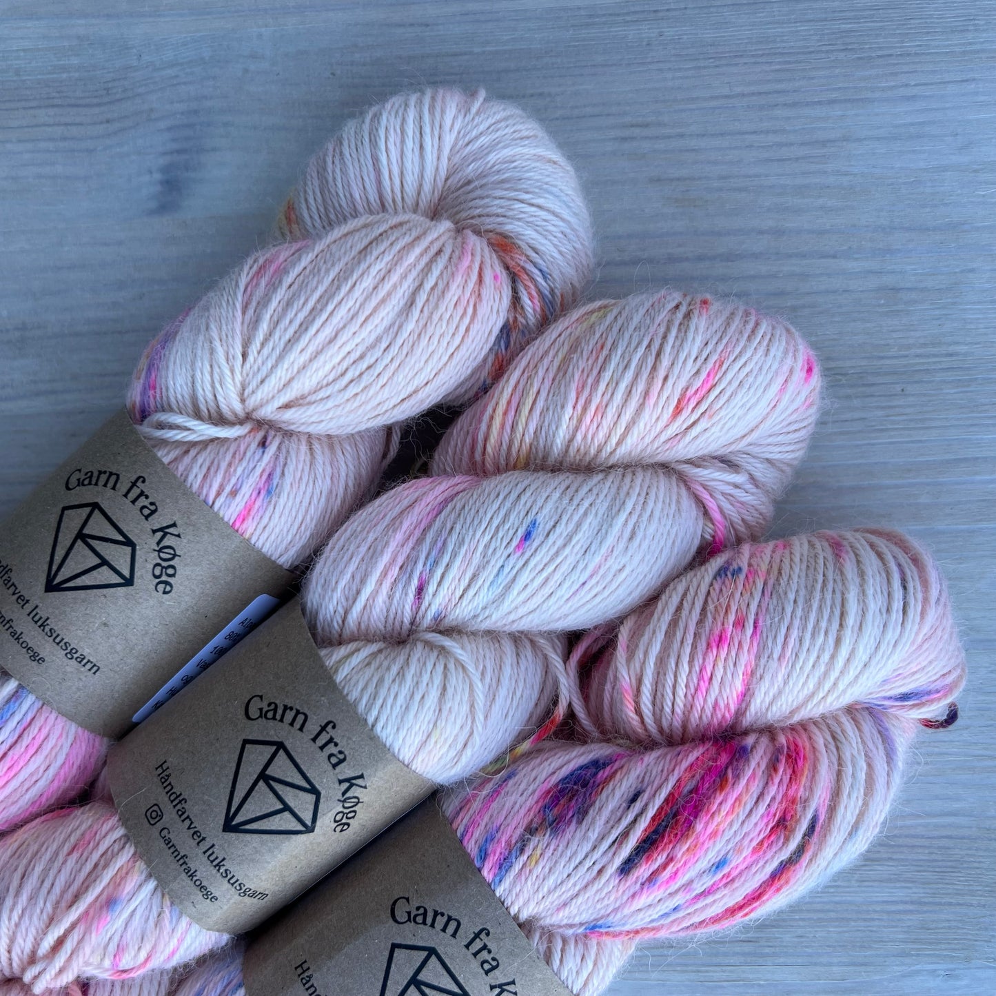 Garn Fra Køge Alpaca/Silk (syrefarvet) farve Baby fregner