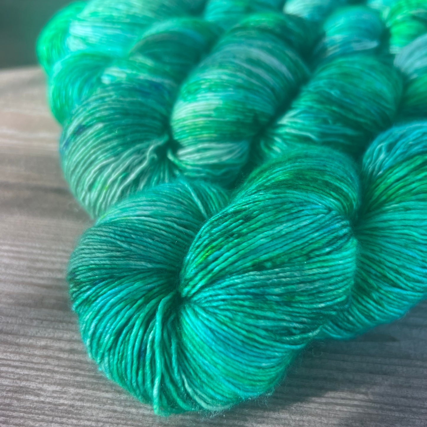 Garn fra Køge håndfarvet merino/silke farve “La Pelosa”