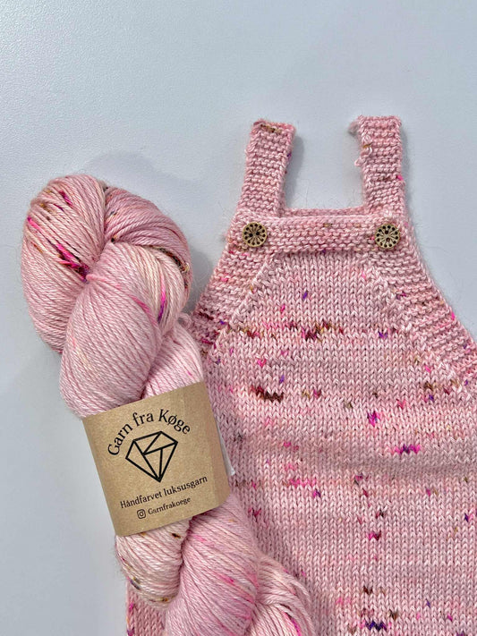 Garn fra Køge Plantefarvet Alpaca/silk farve: Cochenille-prikker 05