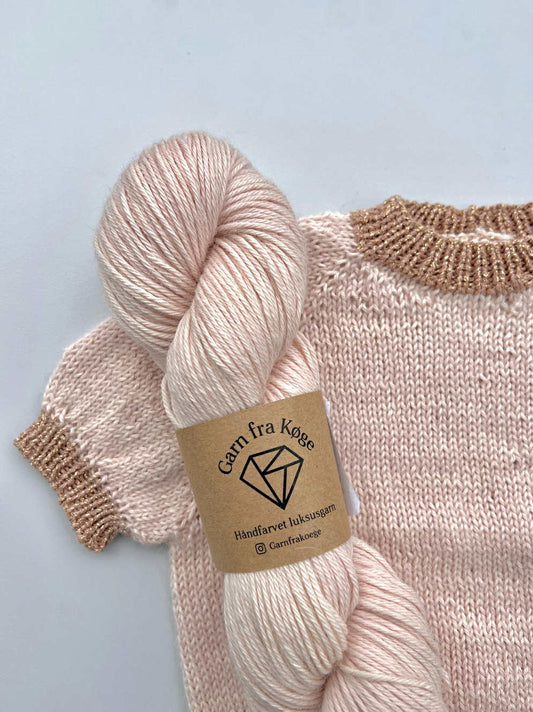 Garn fra Køge Plantefarvet Alpaca/silk farve: cochenille 01
