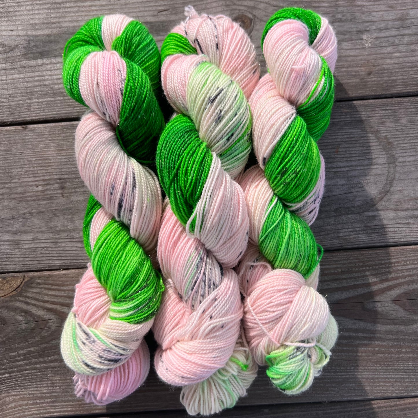 Garn Fra Køge håndfarvet  Glimmersock farve:  “Sweet Melon”