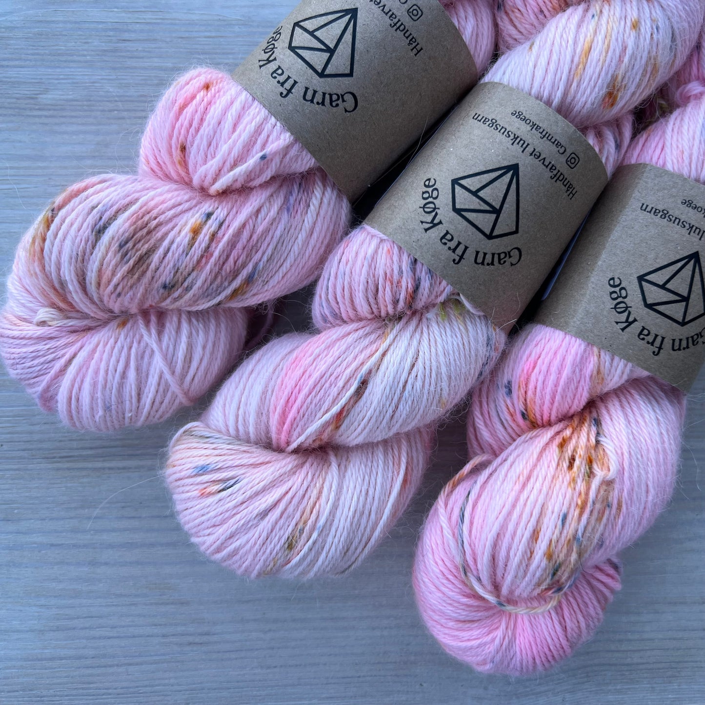 Garn fra Køge Alpaca/Silk (syrefarvet) farve: Veras sjal