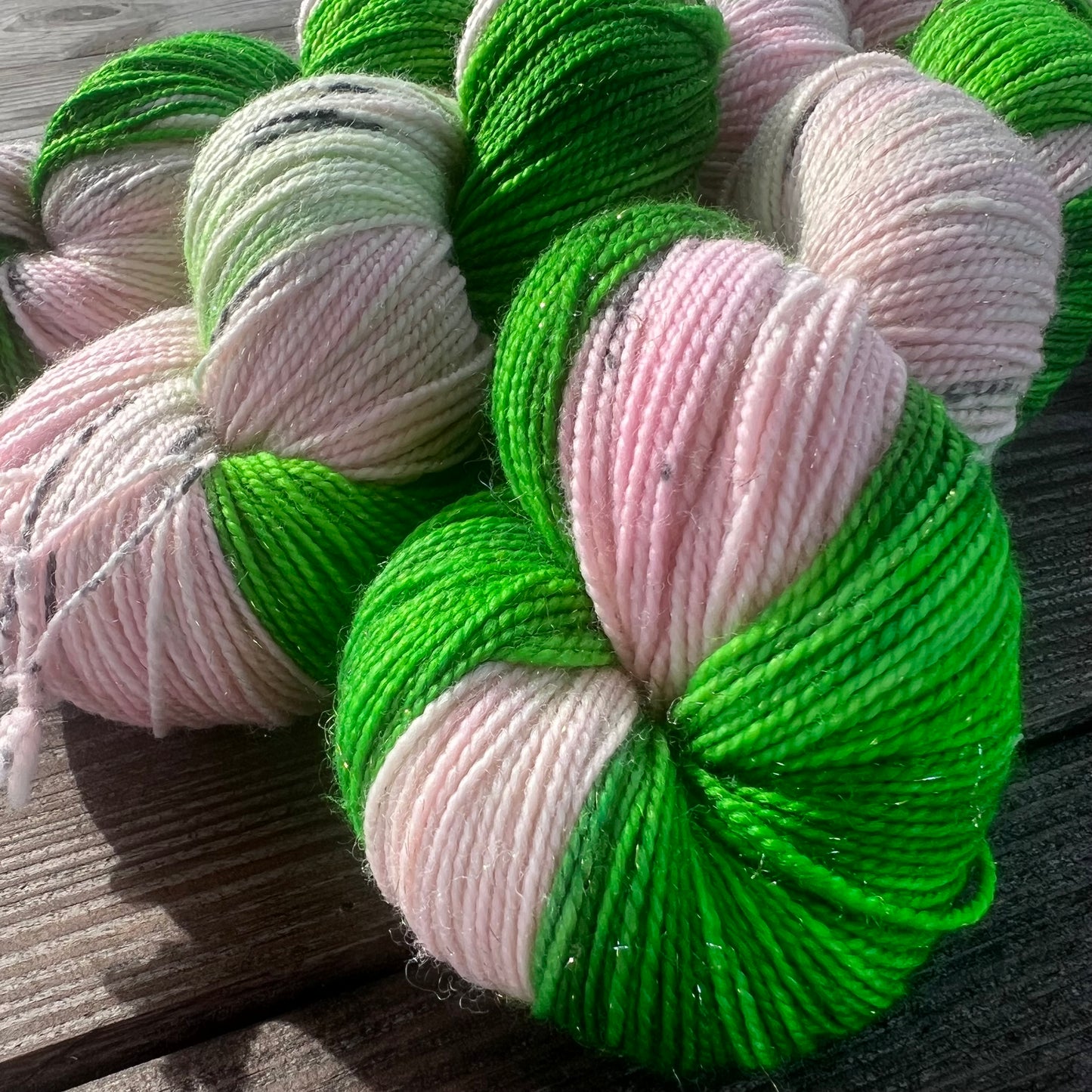 Garn Fra Køge håndfarvet  Glimmersock farve:  “Sweet Melon”
