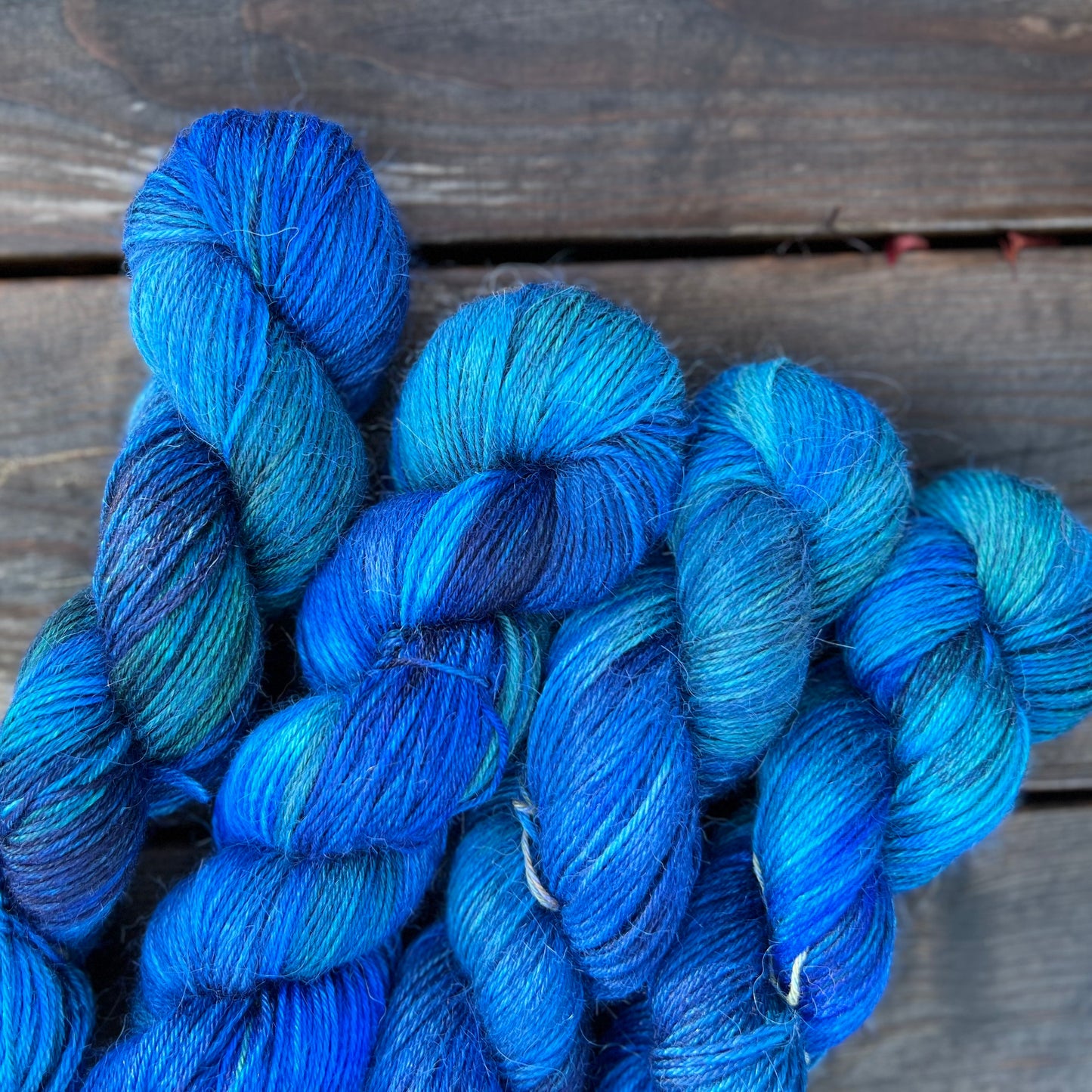 Garn Fra Køge håndfarvet    Alpaca/silke farve “Hav”