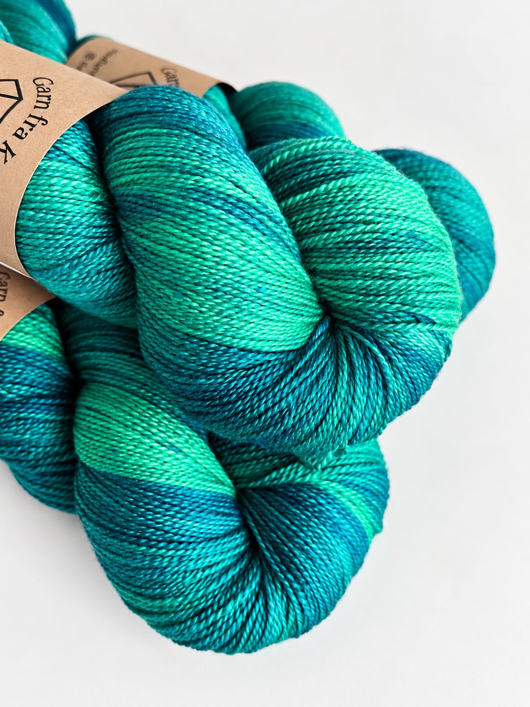 Garn fra Køge Håndfarvet merino/silke lace farve: Grøn misundelse