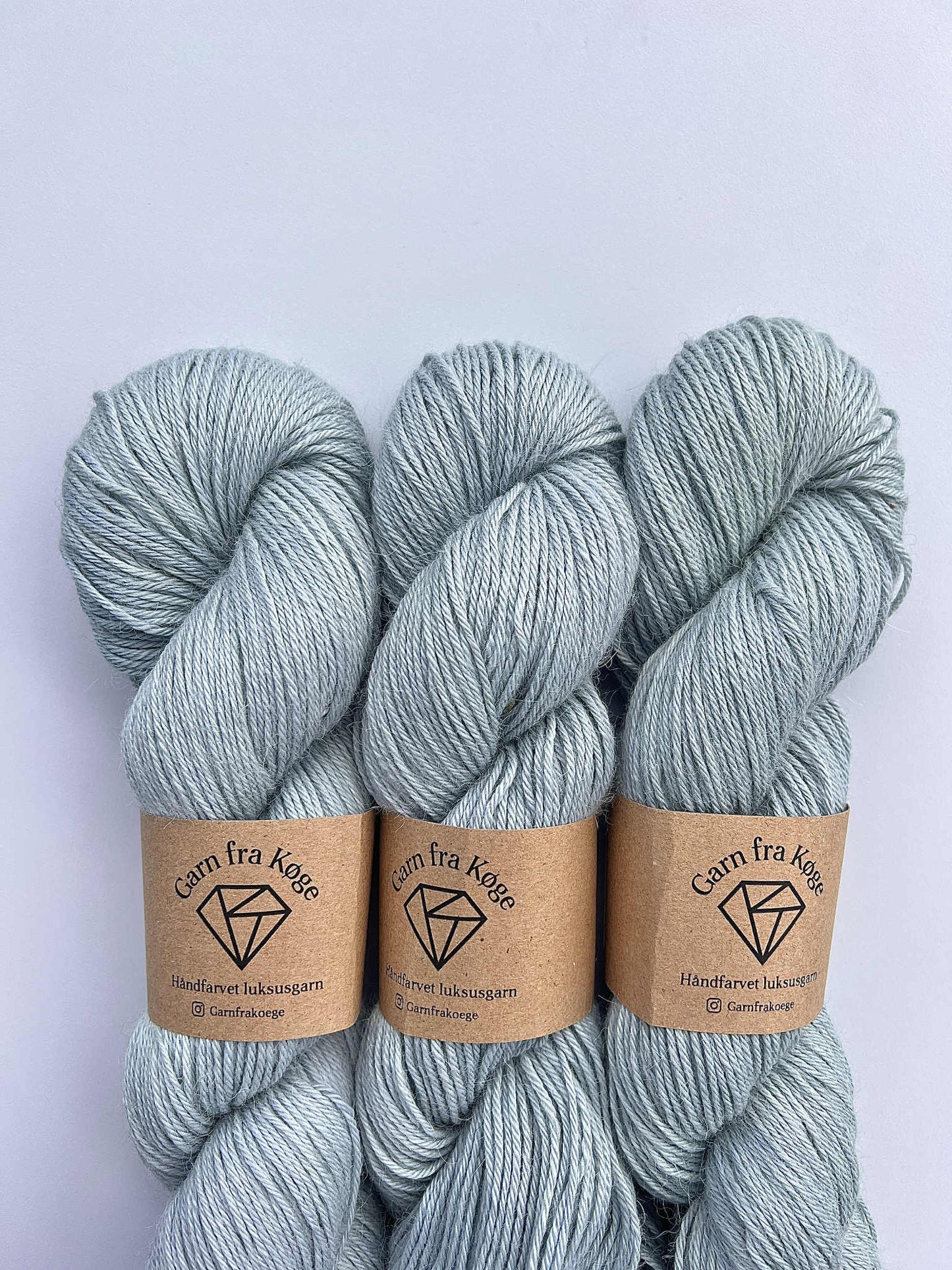 Garn fra Køge Plantefarvet Alpaca/silk farve: Hibiscus 00