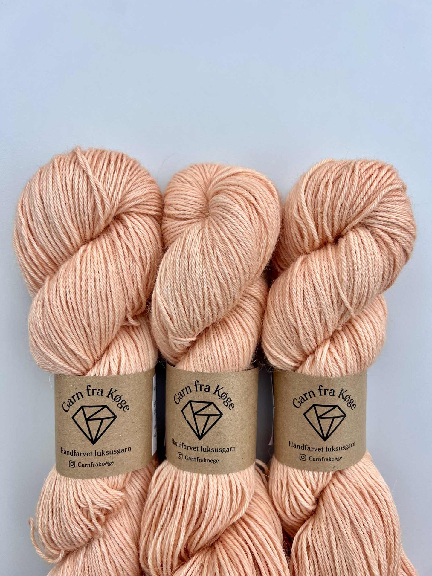 Garn fra Køge Plantefarvet Alpaca/silk farve: Krabrod 03