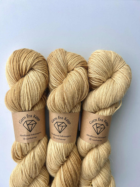 Garn fra Køge Plantefarvet Alpaca/silk farve: Kaffe