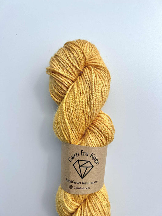 Garn fra Køge Plantefarvet Alpaca/silk farve: Løg